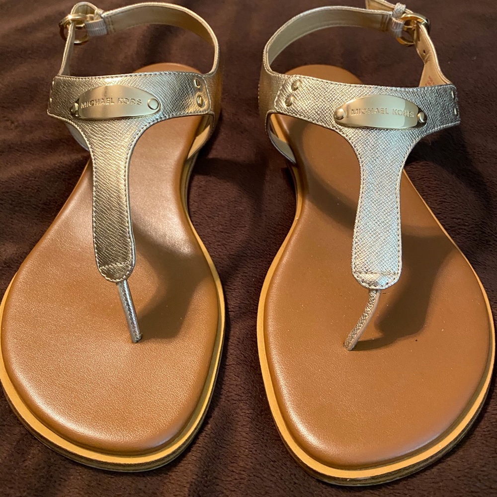 MK plate flat thong sandals
